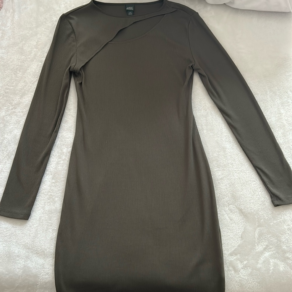 NWOT Olive long sleeved bodycon dress